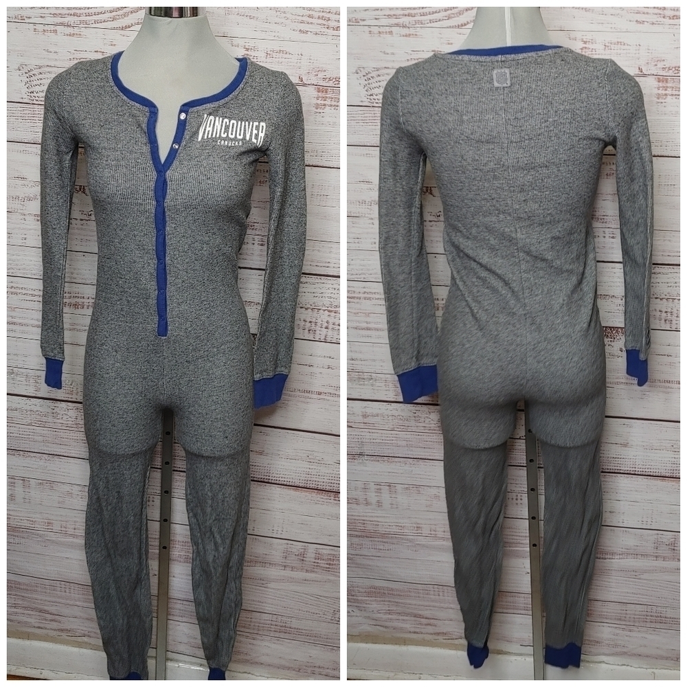 VANCOUVER Canucks Waffle Knit Onesie XS